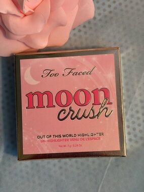 Too Faced Moon Crush Highlighter - Pink Peach Glow